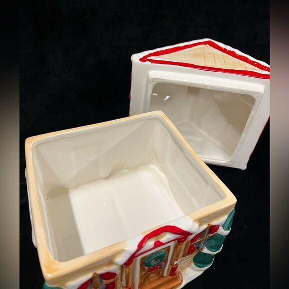 Vintage Christmas cottage cookie jar - Picture 8 of 8